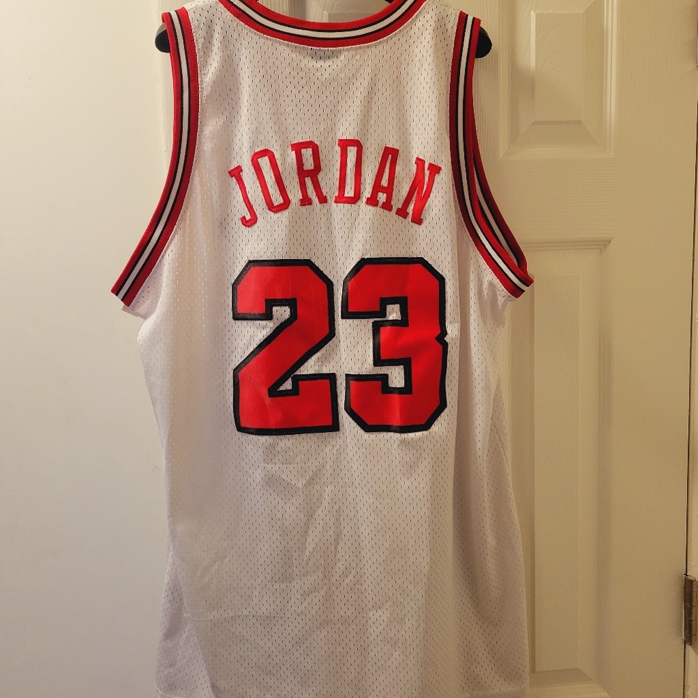 Bulls Jordan basketball jersey